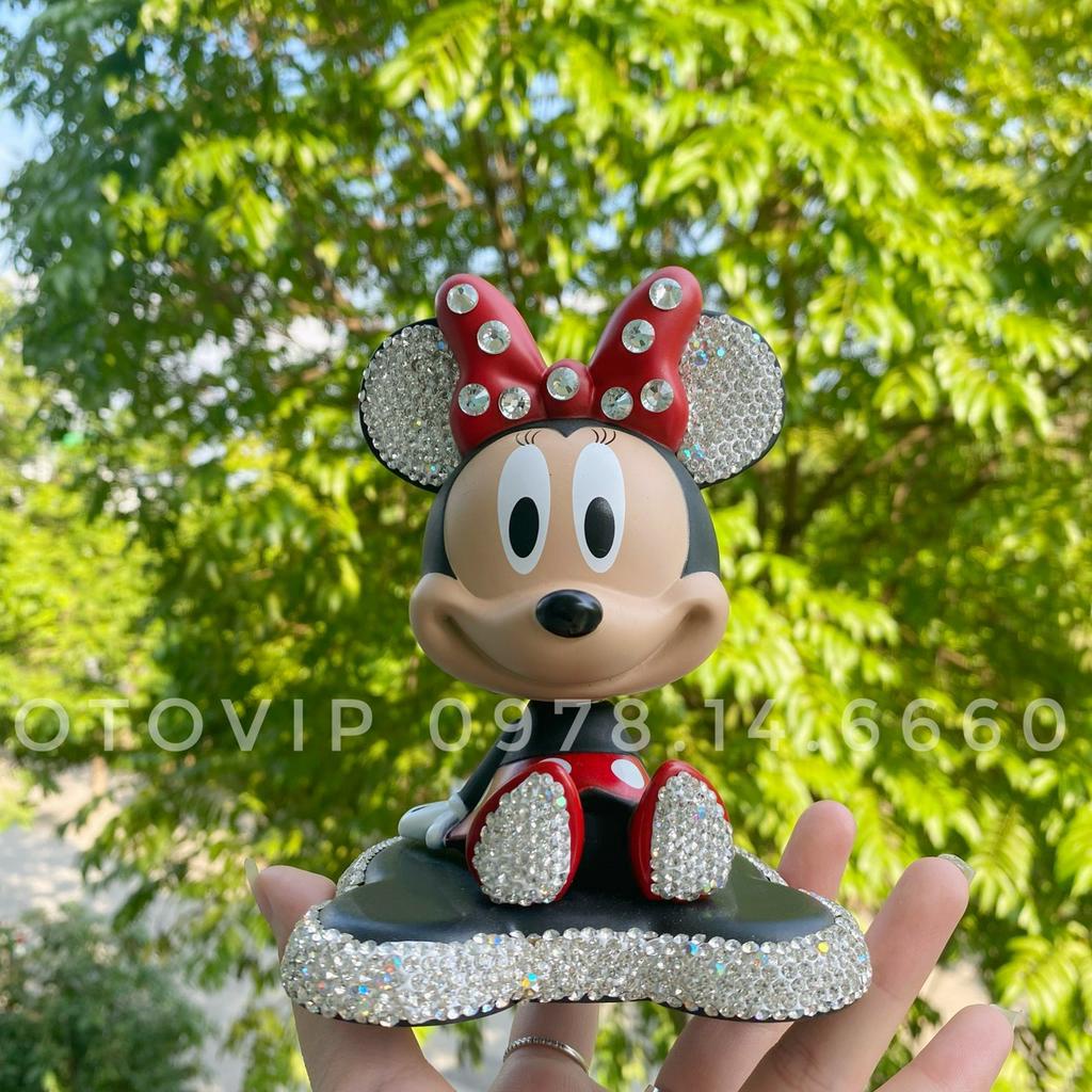 Chú gấu đội vương miện trang trí ô tô chân dài đeo nơ dễ thương- gắn full đá pha lê cao cấp kèm sáp thơm