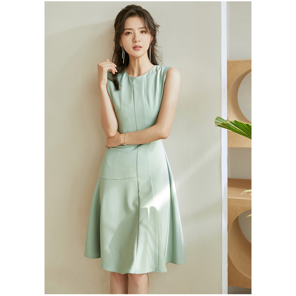 Đầm xanh ngọc dáng váy xòe nhẹ nhàng không tay