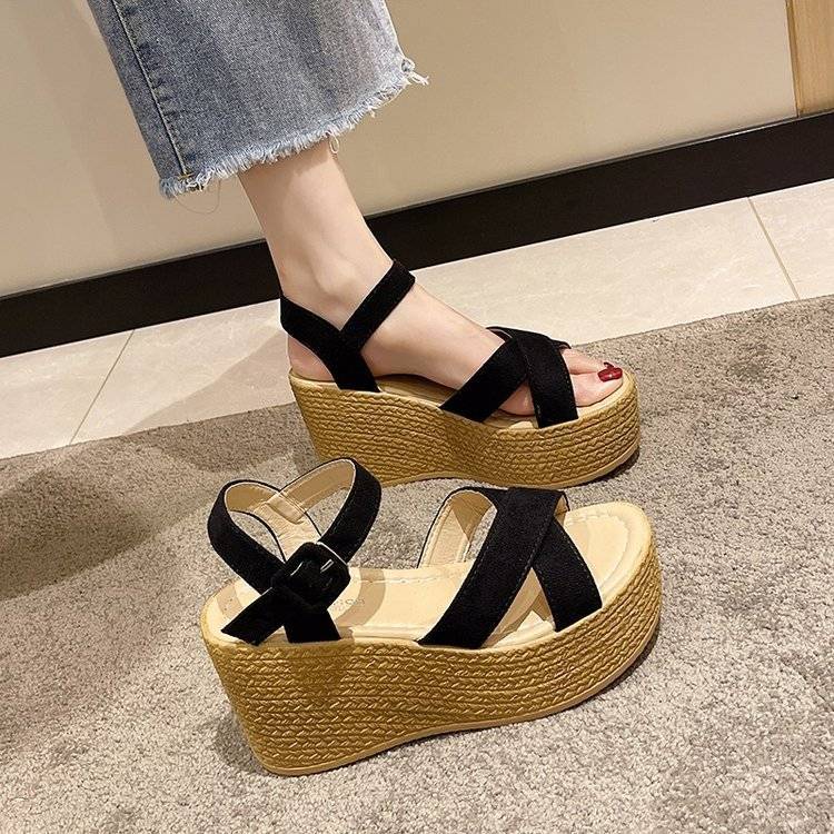 có hàng sẵnĐôi Giày Cưới Gót Dày Bằng Xốp Phối Vải Lưới Dành Cho Cô Dâu TTH184