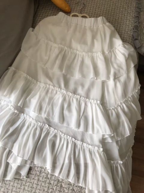 Chân váy bèo lệch tà