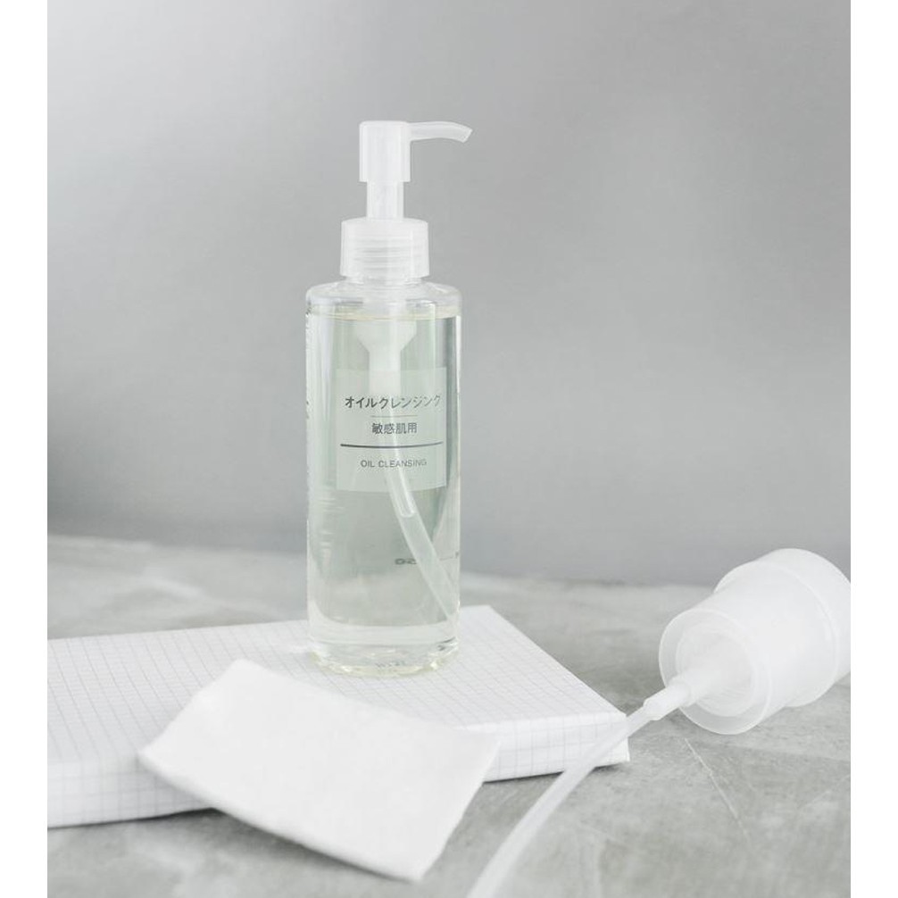 Dầu tẩy trang Muji Oil Cleansing 200mlCHÍNH HÃNG Tẩy sạch bụi bẩn và lớp trang điểm mà không làm mất đi độ ẩm của da
