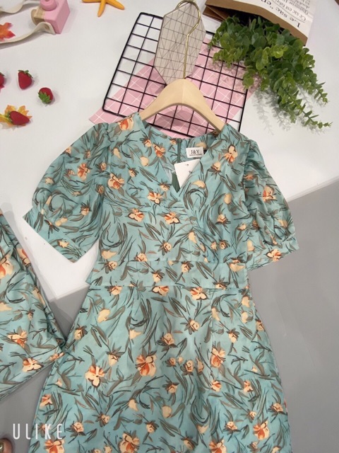 Váy hoa xanh buộc dây