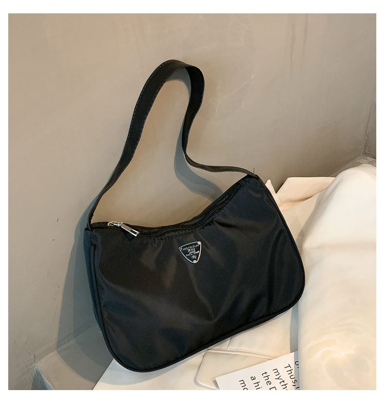 Túi đeo chéo thiết kế thời trang cho nữ