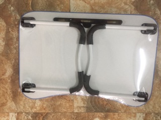 Bàn học có khe để Ipas