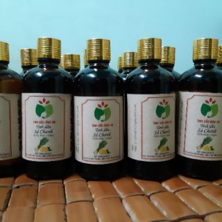 Tinh dầu sả chanh nguyên chất.