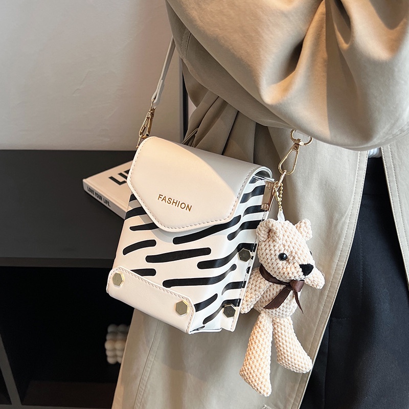 Túi Đeo Chéo Vuông Nhỏ Đựng Điện Thoại Họa Tiết Ngựa Vằn Cho Nữ