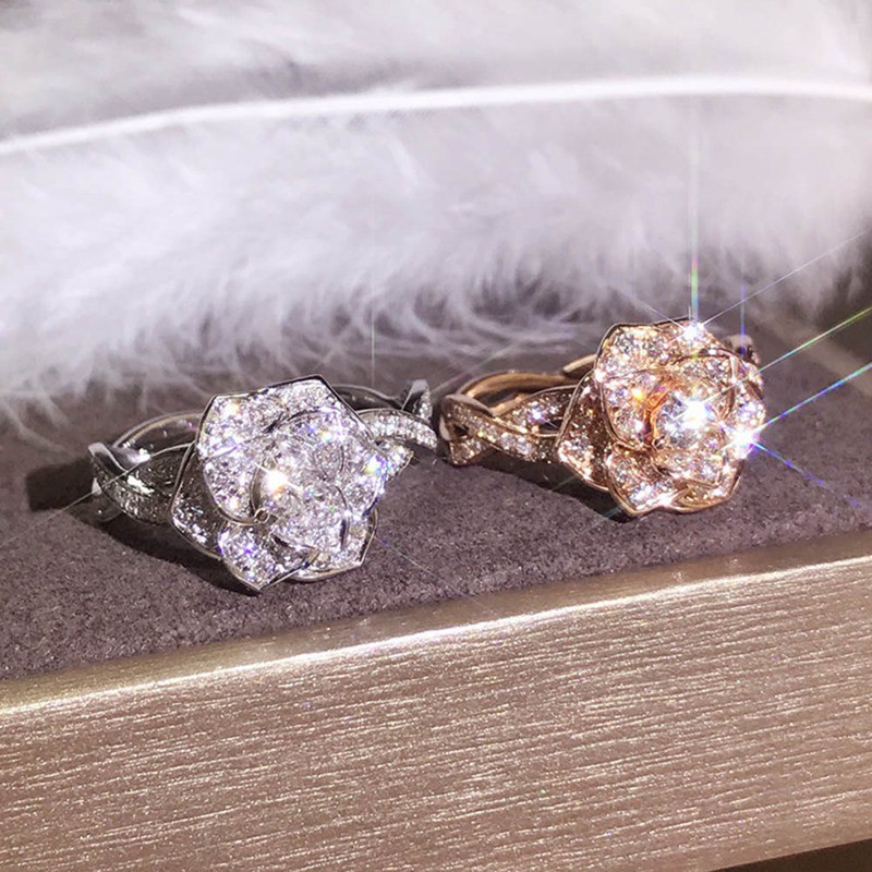 Nhẫn đính đá thanh lịch dành cho nữ