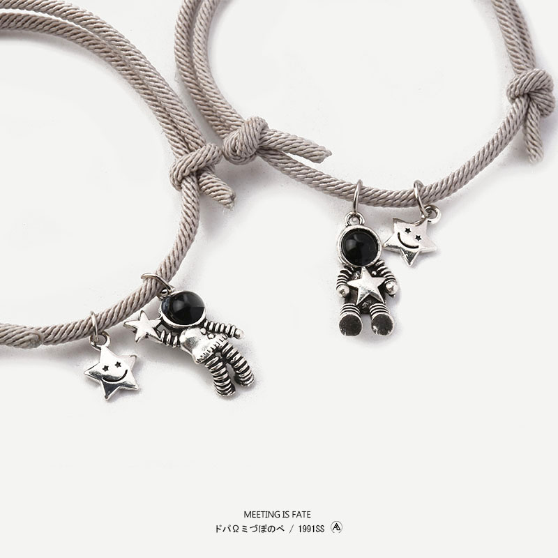 Vòng Đeo Tay Phối Mặt Kim Loại Hình Phi Hành Gia Xinh Xắn | BigBuy360 - bigbuy360.vn