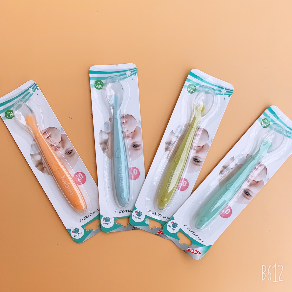 Thìa silicon cho bé ăn dặm kiểu Nhật tới từ hãng Babuu bo viền mềm mại Bunakids AD43