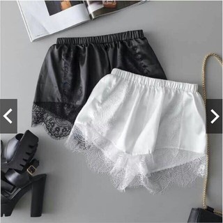 Quần đùi satin phối ren