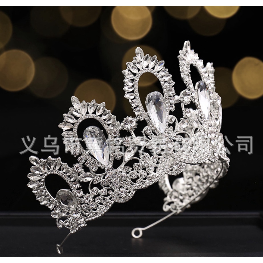 Vương miện đăng quang hoa hậu mẫu trao giải cuộc thi