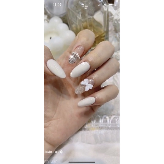 Nail box thiết kế trắng,hồng nhạt gắn nơ tặng kèm keo và dũa.