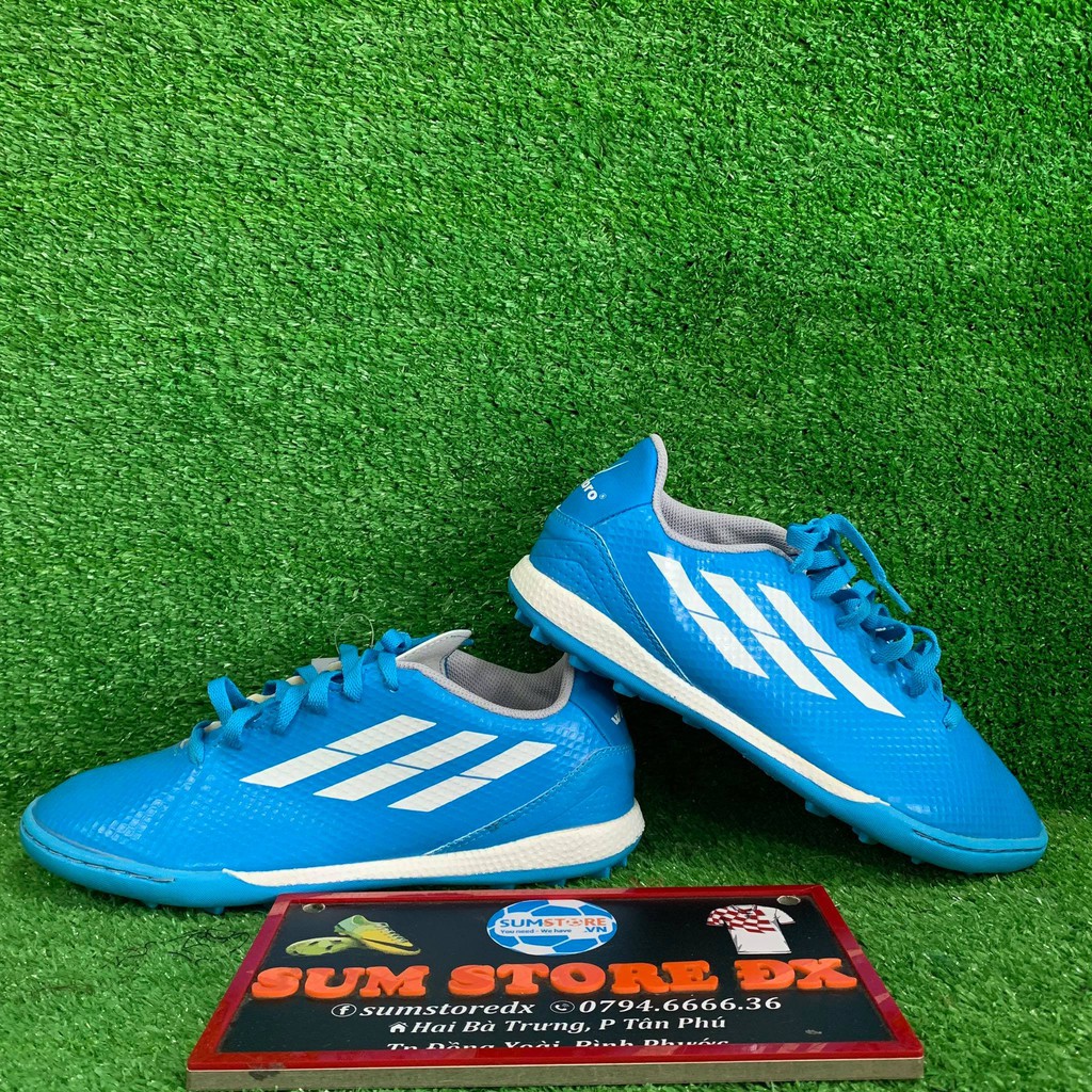 Giày Đá Bóng Thể Thao Winbro 3 Sọc Xanh Dương- Giày Đá Banh Đẹp và Bền- Đã Khâu Mũi_ Tặng Vớ