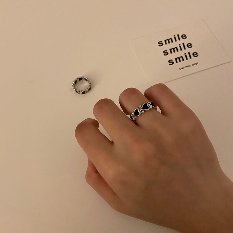 Nhẫn phong cách retro hợp cá tính cho nữ