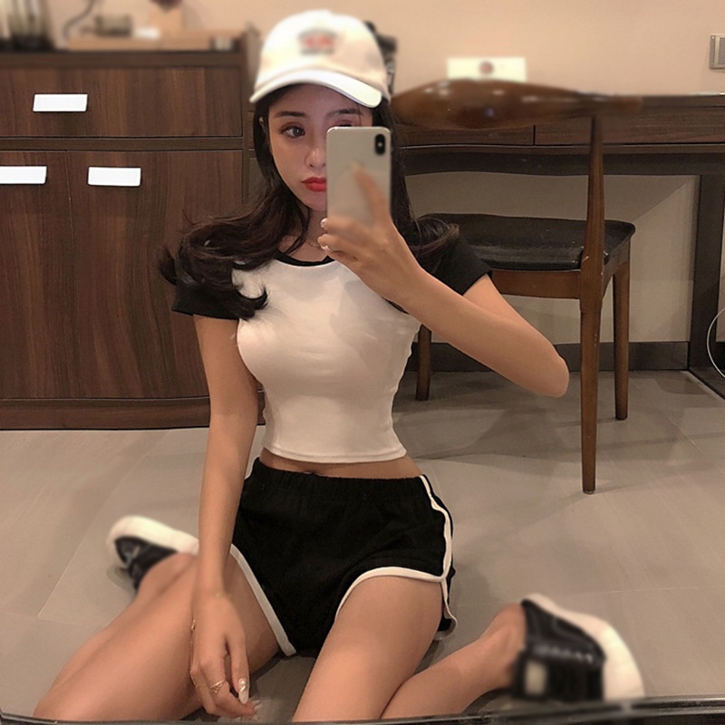 Set áo thun tay ngắn + quần short màu sắc trẻ trung phong cách Hàn Quốc