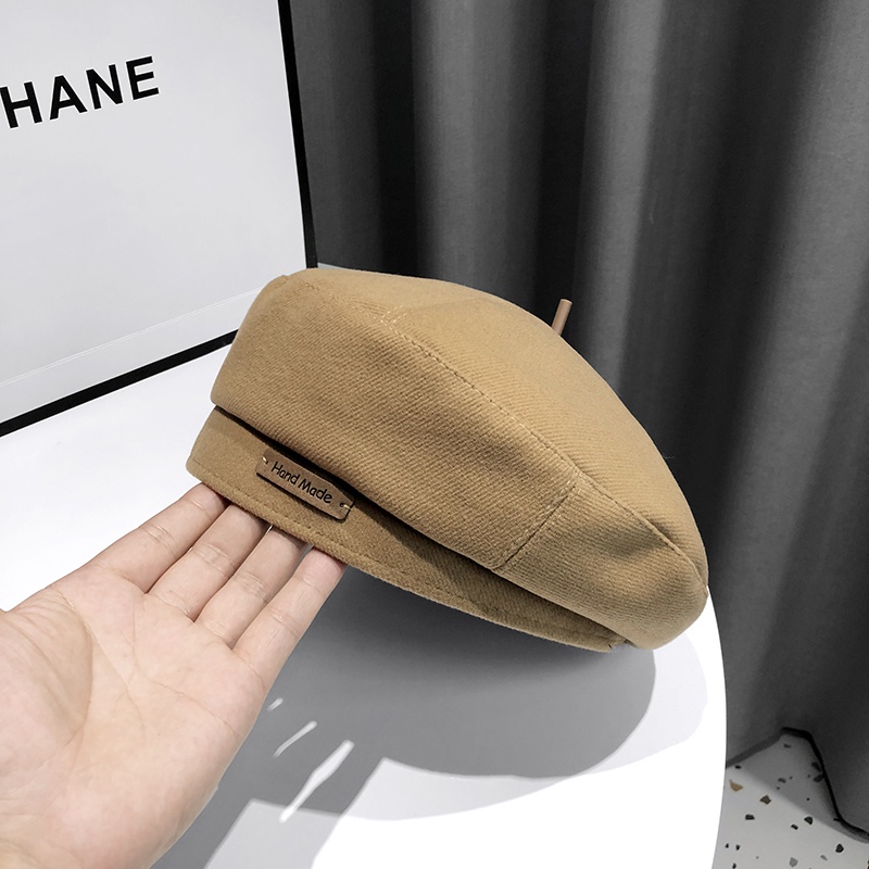 Mũ nồi với nhãn dán in chữ nhỏ phong cách thời trang đường phố Nhật Bản mùa thu đông đơn giản cho nữ