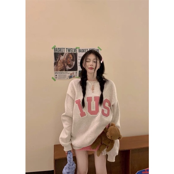 Áo sweater xám thêu chữ hồng siêu xinh