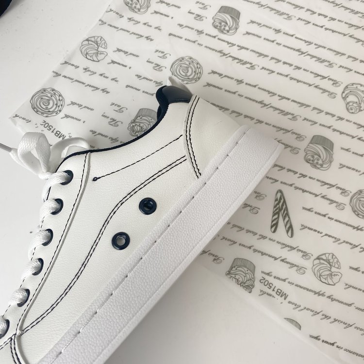 Fashionable Round Head Cross Strap Comfortable Flat Sneaker for Women