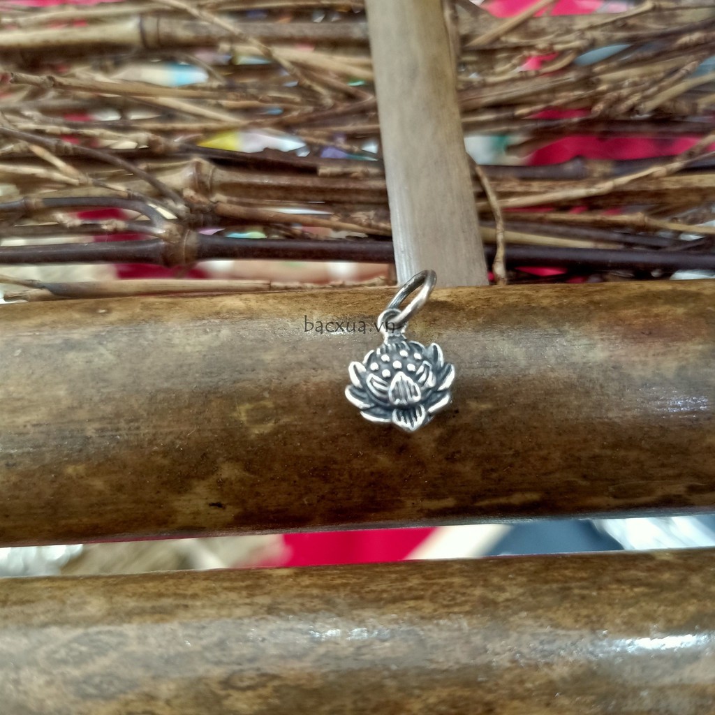 CHARM HOA SEN 2 CHIỀU BẠC NGUYÊN CHẤT 99