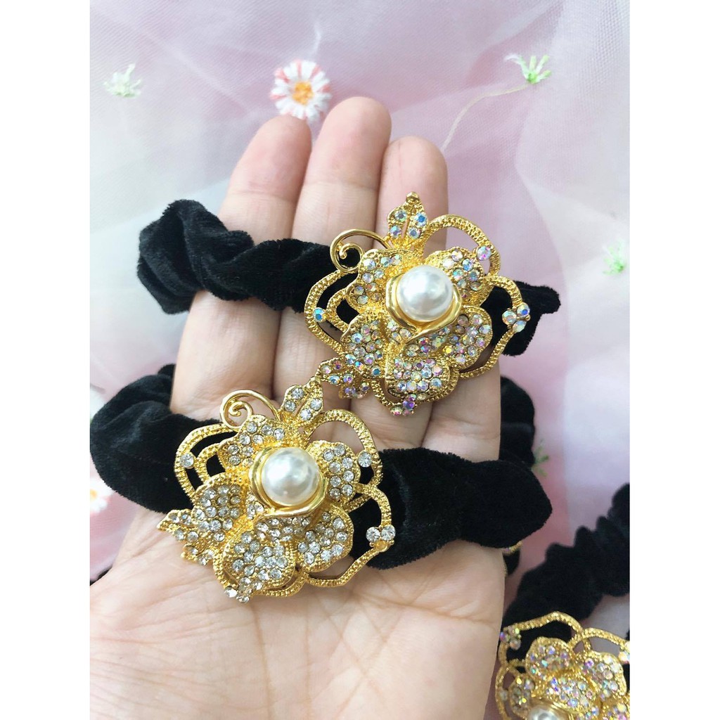 Cột tóc (buộc tóc) nhung xi vàng đính hoa