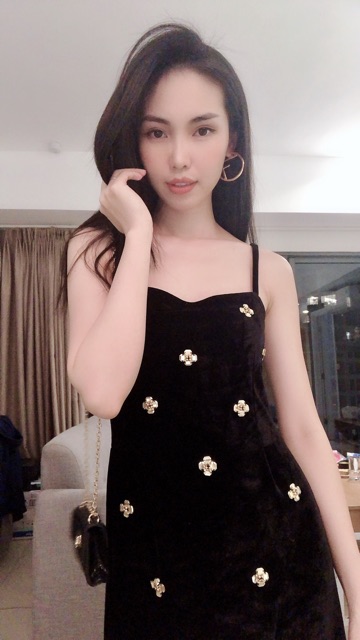 Đầm nhung đen dài , hoa rơi kết tay 💕💕💕