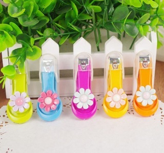Bấm móng tay siêu đáng yêu