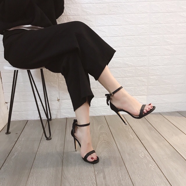 Sandal bịt gót nơ