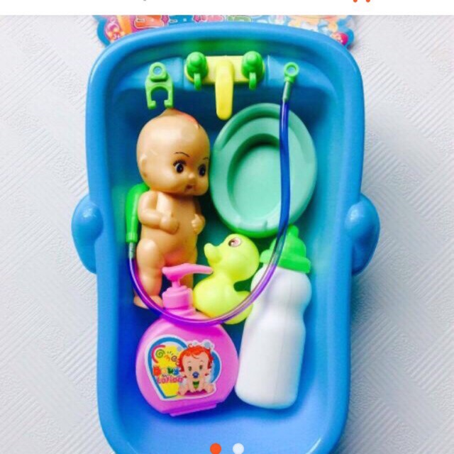 Đồ Chơi Búp Bê Kèm Bồn Tắm Cho Bé