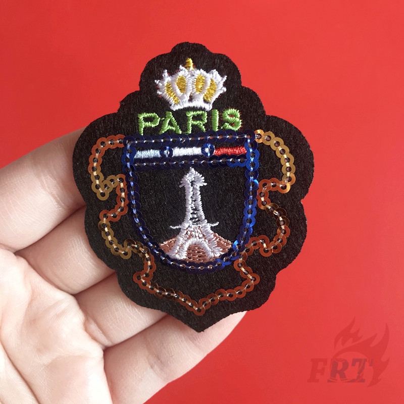 Set 1 / 4 Miếng Ủi Thêu Hình Vương Miện Đính Kim Sa Đẹp Mắt