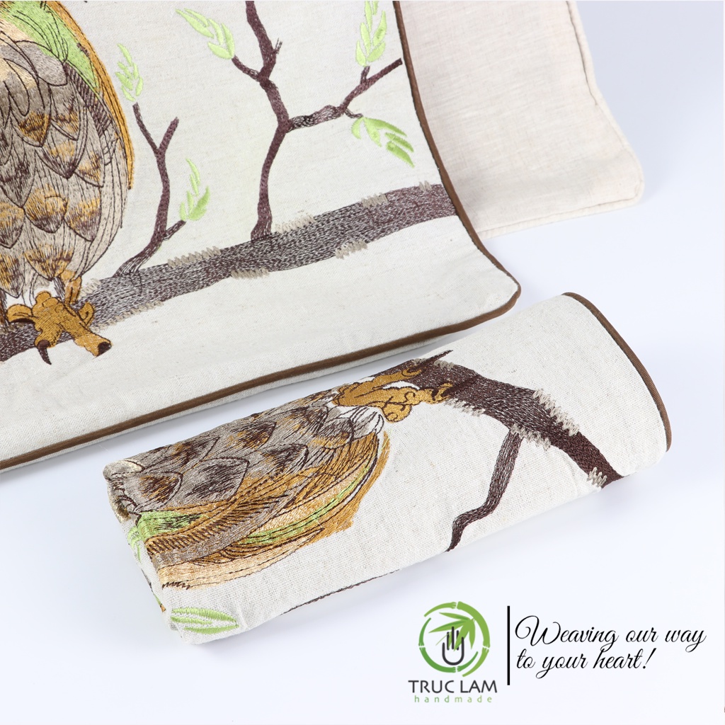 Gối/Vỏ Gối Vuông Tựa Lưng Sofa (45x45) Trang Trí Phòng  Vải Linen Thêu Thủ Công Hình Con Cú - Trúc Lâm Handmade