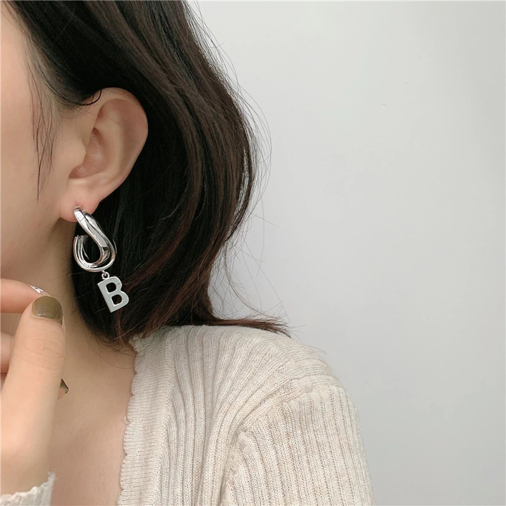 Khuyên tai nữ trang tạo hình chữ B sáng tạo độc đáo