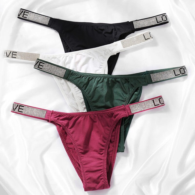 Quần lót in chữ lọt khe phong cách thời trang cho phái nữ | BigBuy360 - bigbuy360.vn