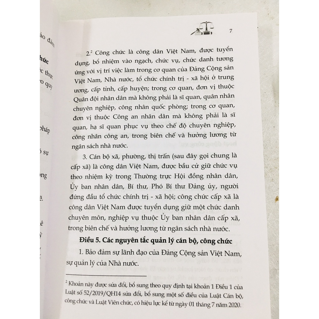 Sách : Luật cán bộ , công chức và văn bản hướng dẫn thi hành