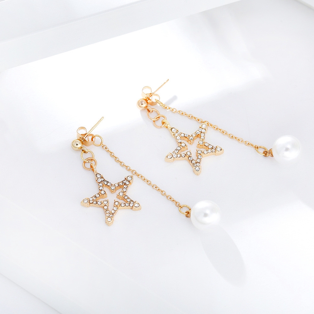 Hoa tai dáng dài phối tua rua phong cách