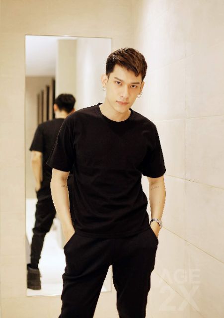 Áo thun trơn đen LOẠI 1 AGE2X | BigBuy360 - bigbuy360.vn