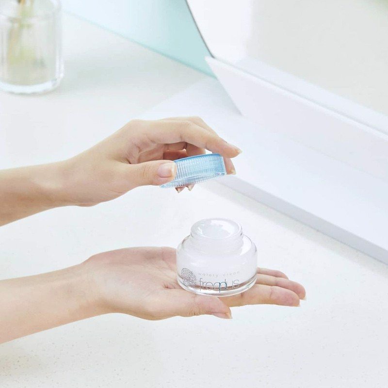 Kem Dưỡng Ẩm, Làm Dịu &amp; Phục Hồi Da Màng Nước Mỏng Nhẹ Nhật Bản Freeplus Watery Cream 50g