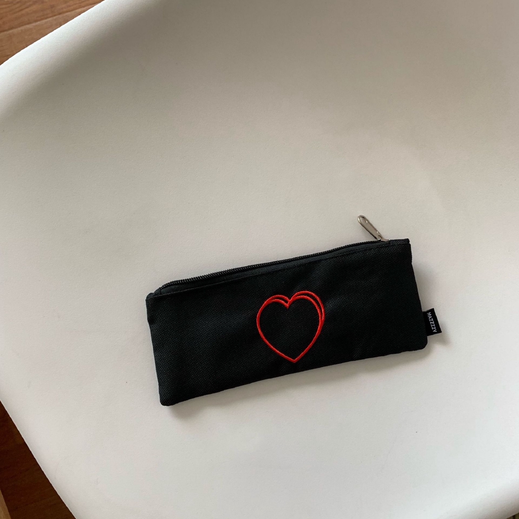 Túi đựng bút thêu trái tim