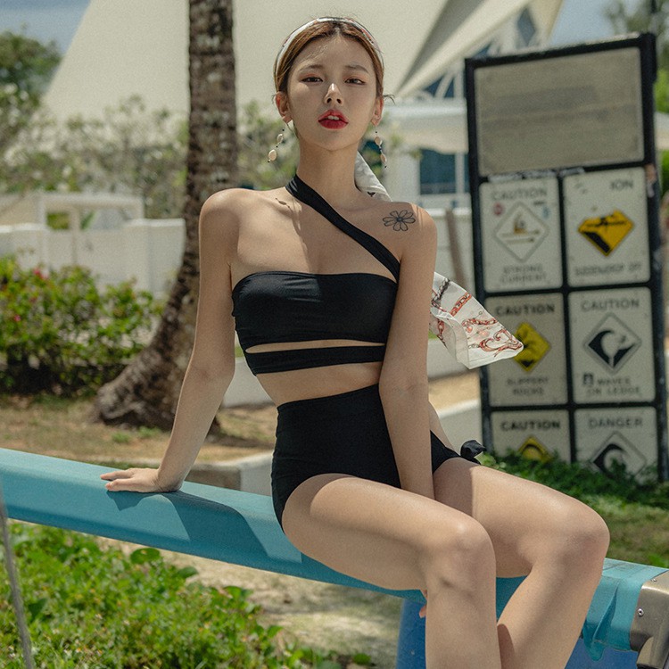 Bikini chéo vai sang chảnh( kèm hình thật)