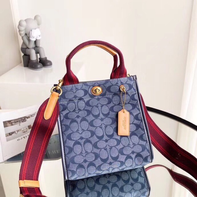 TÚI COACH TOTE 22 CHAMBRAY 3663