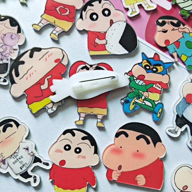 Sticker SHIN huy hiệu cậu bé bút chì ( giao ngẫu nhiên) - BaloGigo