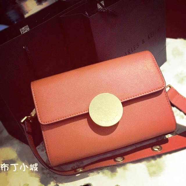 Túi xuất charles & keith