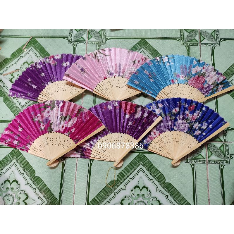Quạt Nhật gấm cầm tay
