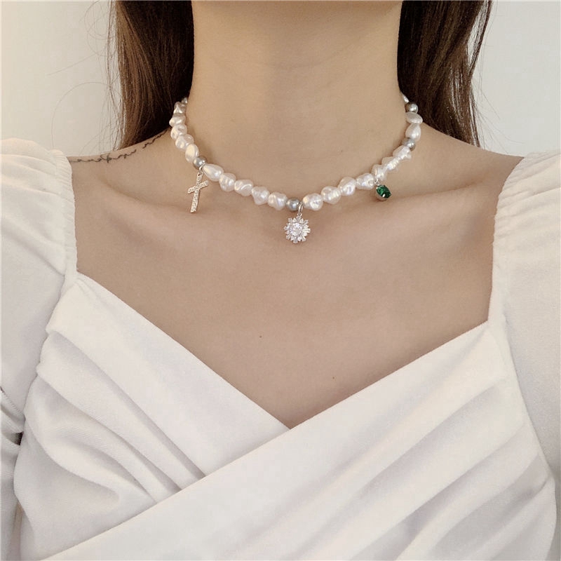 Dây Chuyền Mặt Thánh Giá Đính Ngọc Trai Xinh Xắn Cho Nữ