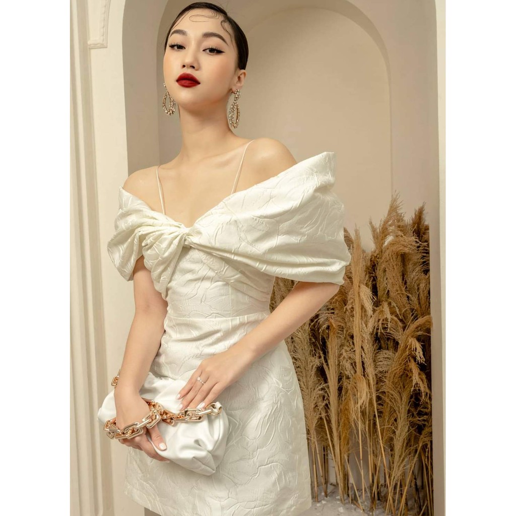 Đầm trắng đi tiệc hai dây, trễ vai, dáng xòe sang trọng - chất liệu vải gấm - Krytas | BigBuy360 - bigbuy360.vn