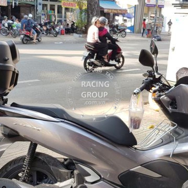Thùng sau givi E43NTL-ADV 43 Lít Mulebox Gắn Sau Xe Máy, Xe Motor Màu Đen Có Full Phụ Kiện Đi Kèm Với Đế Đệm
