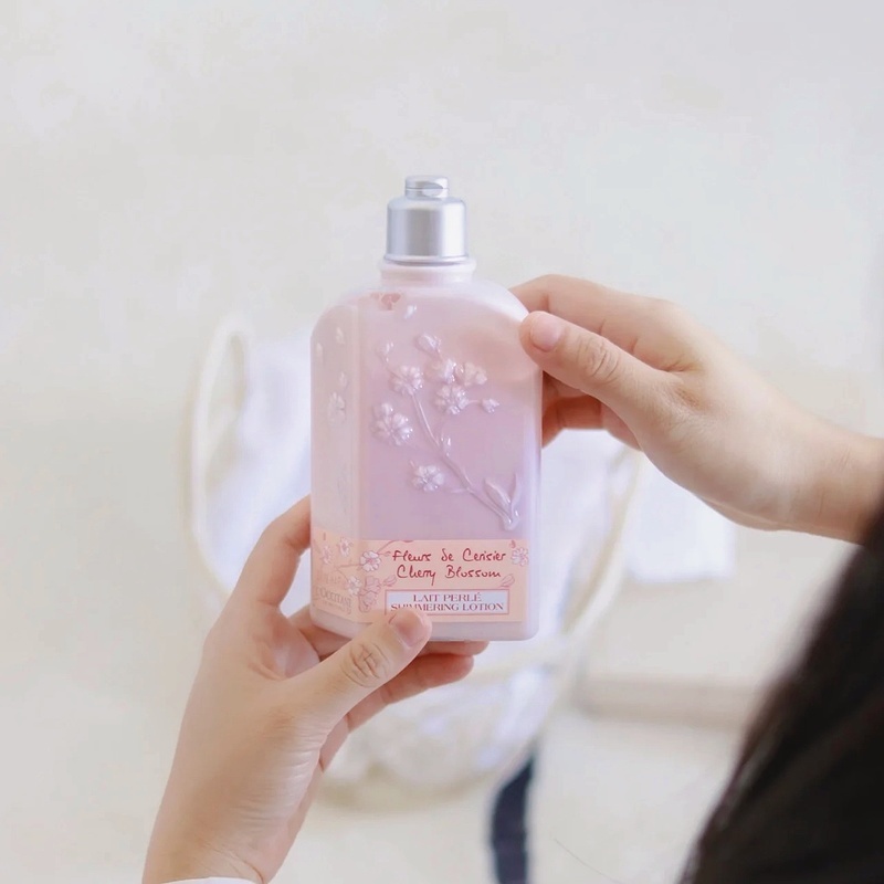 Sữa Tắm L'Occitane Chiết Xuất Hoa Anh Đào 250ML Dưỡng Ẩm Có Hương Thơm