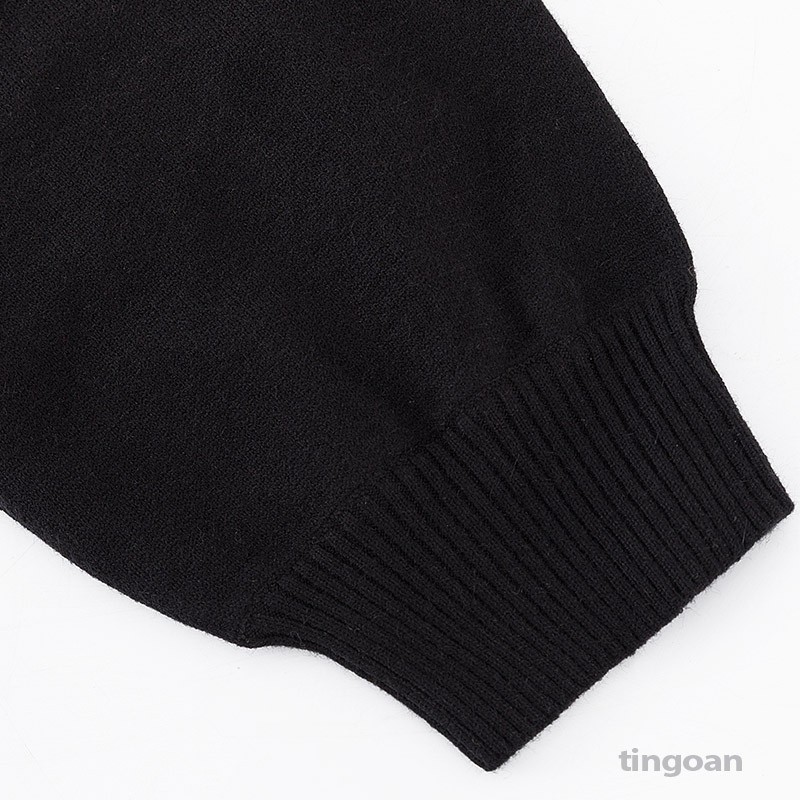 TINGOAN® - Áo len xù lệch vai dáng rộng đen RUNAWAY SWEATER/BL