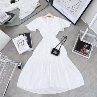 MAXI TRẮNG CỔ V PHỐI NÚT ĐUÔI CÁ 🤍