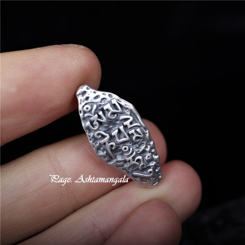 Mặt Dây Chuyền Khắc Om Mani Padme Hum Tây Tạng