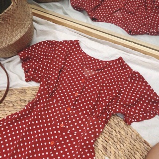 Đầm chấm bi đỏ